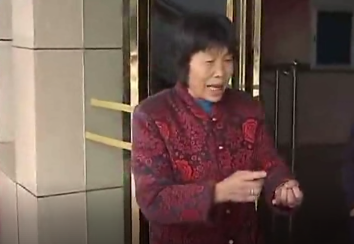 65岁老人当街遭遇抢劫  嫌犯是子女和外孙