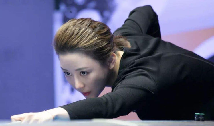 蹦床公主退役后无稳定经济来源,身体柔韧却没男友欣赏