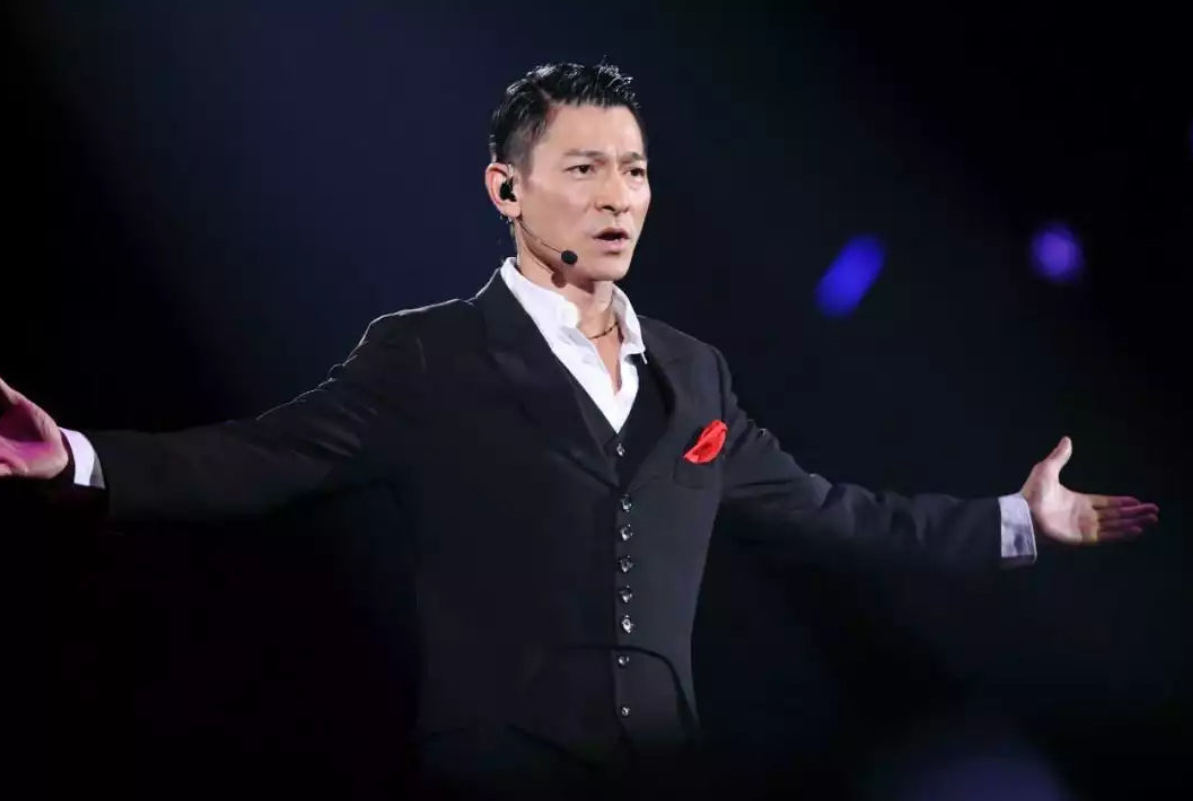 刘德华演唱会只唱了3首歌就取消刘德华身体不好对不起