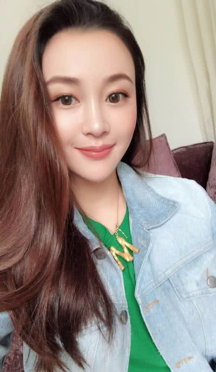 女演员自曝和吴秀波相恋7年被洗脑,曾同住酒店