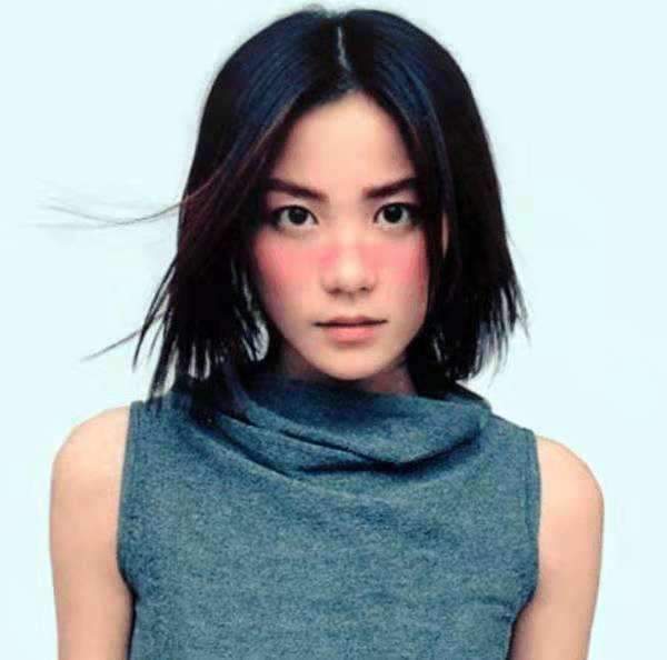 王菲出道前的旧照, 图四我盯着看了一晚上