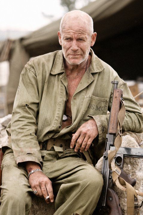 敢打骂年轻少尉却被伤亡逼疯,这个二战美国老兵是何方神圣?