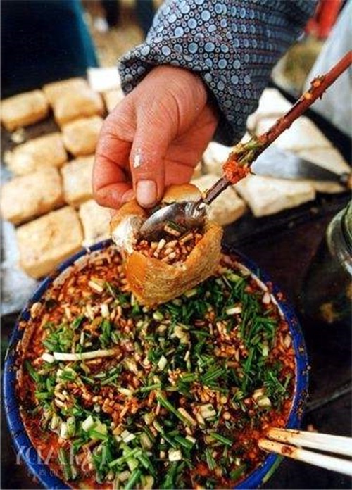 这种恋爱豆腐果,辣鲜香脆满口留香,要恋爱中情侣一起吃!