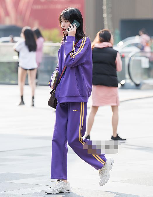 运动系女孩的时尚穿搭