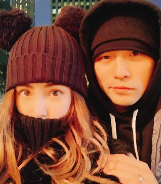 周杰伦女儿小周周近照曝光大长腿抢镜头戴皮帽超炫酷