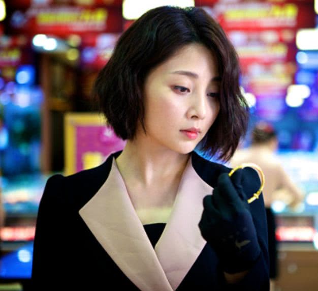 曾与孙俪是闺蜜,却因邓超闹掰,如今凭借你迟到的许多年再次爆红