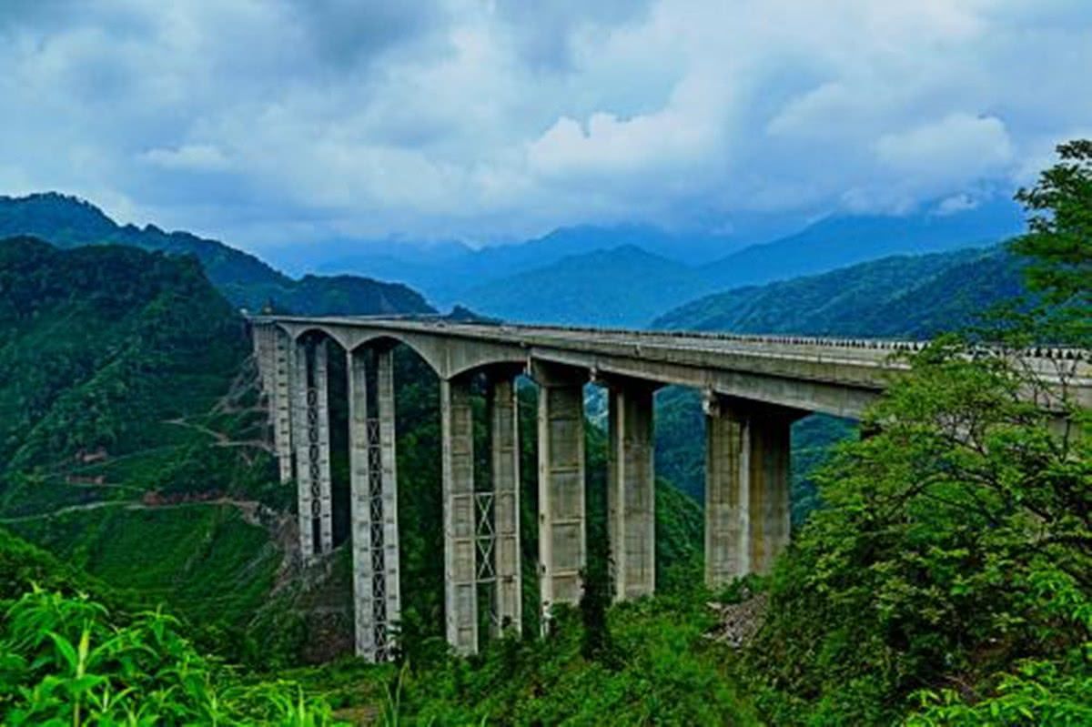 中国最牛的公路,居然修建在"天上",外国设计师都佩服!
