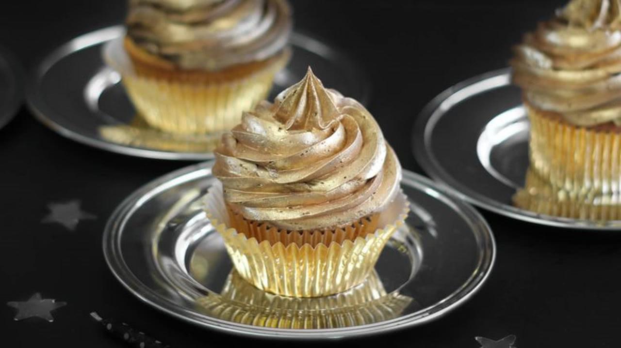 土豪们开始吃黄金了金箔美食豪华气派吃一口要好几万