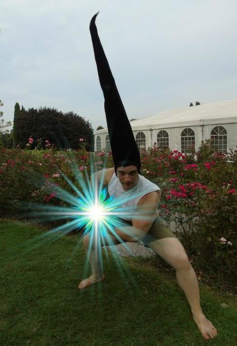 那些笑出腹肌的cosplay:小杰这发型,是要飞上天和太阳肩并肩?