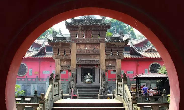 因取消门票收费后变得火爆,网友:这里很灵验|寺庙|华岩寺|八景_新浪