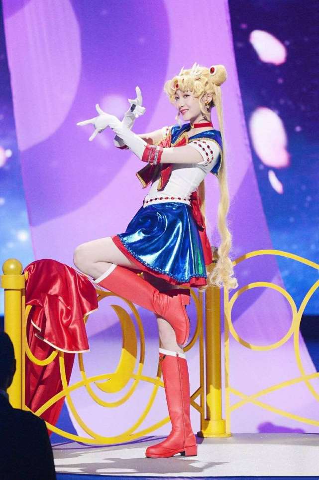 关晓彤cos水冰月自称圆梦身材气质俱佳还原度超高