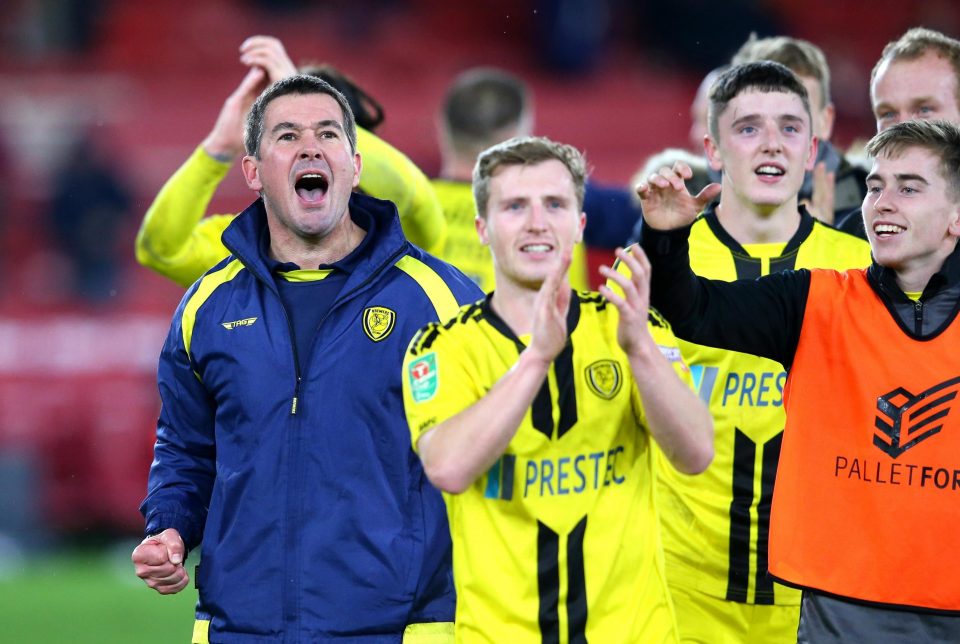 小球会的奇迹!伯顿队进联赛杯四强,成4年来首支入围英甲球队!