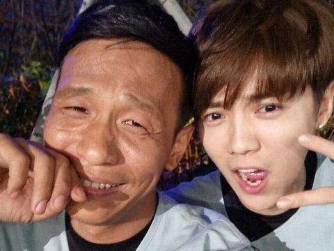 宋小宝跟众明星合影都像个小老头, 只有和她在一起才像个白马王子