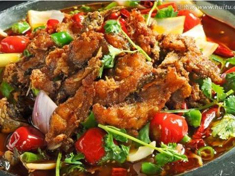 干锅鱼块,香辣的鱼块每一块都诱惑着你的味蕾,吃上一口,太美了