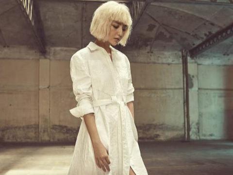 首次白发造型佟丽娅也当了一回叛逆少女