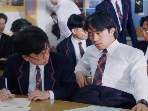 《逃学威龙》一部百看不厌的经典电影,永远的青春回忆_新浪新闻