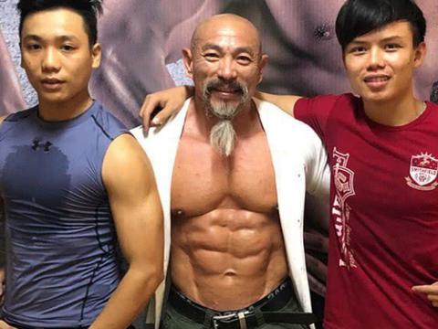 55岁肌肉大叔神似“七龙珠龟仙人”