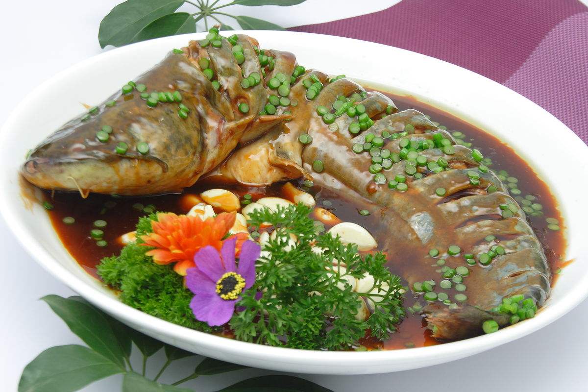 婆婆做鲶鱼的手艺堪比大厨外酥里嫩鲜美多汁吃过一次就爱上