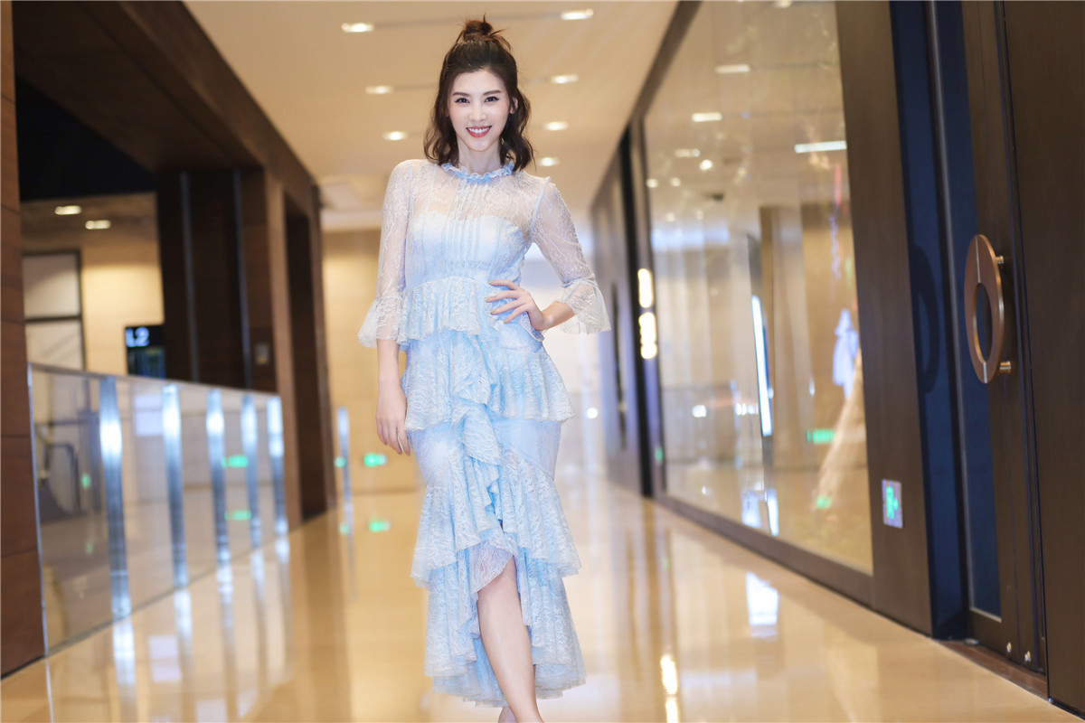 《悍城》开播 银雪变身霸气"大嫂"气场十足