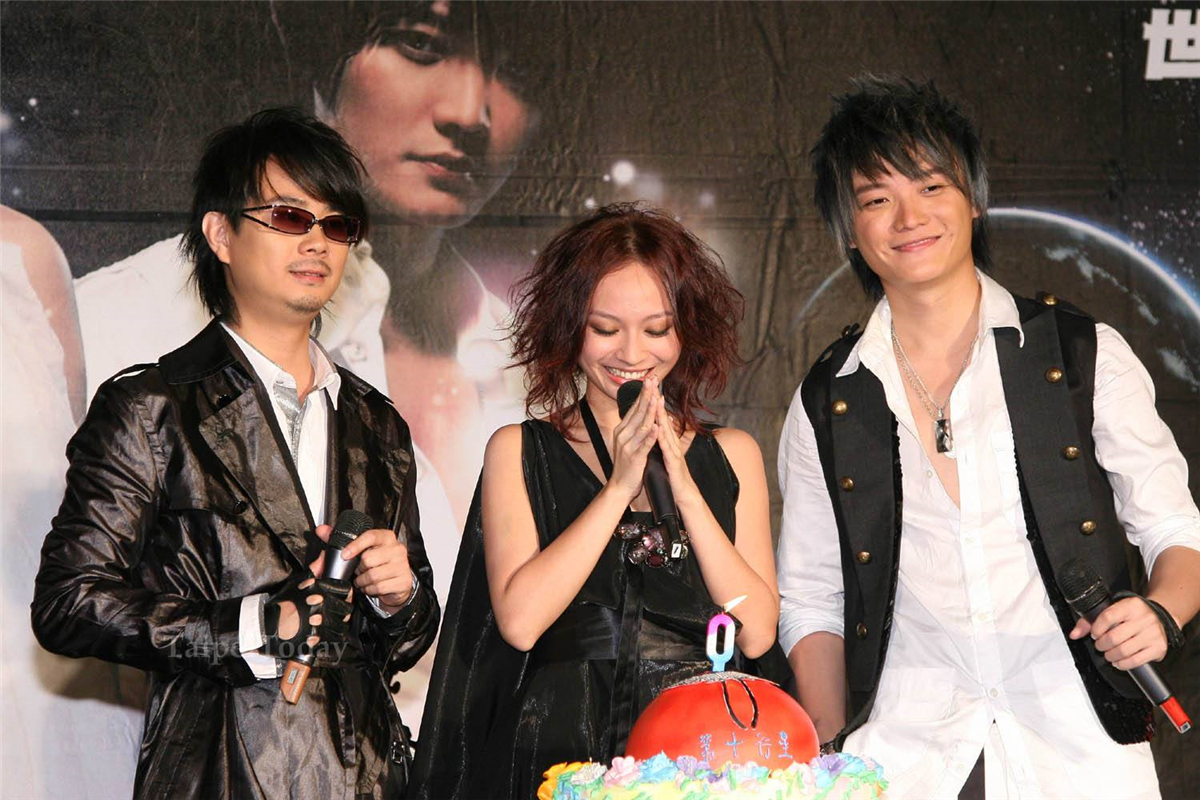 faye回应被踢出飞儿乐队:各走各的路,就像跟前男友分手!