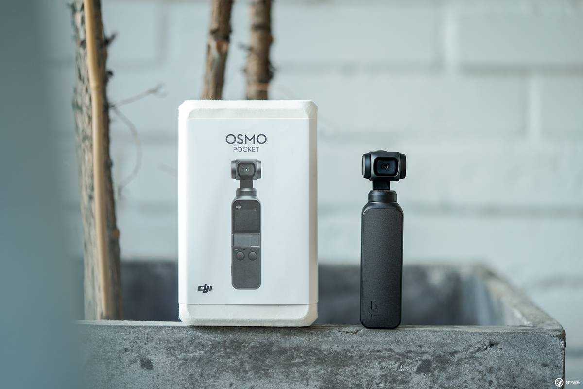 售价2499元大疆发布灵眸osmo口袋云台相机