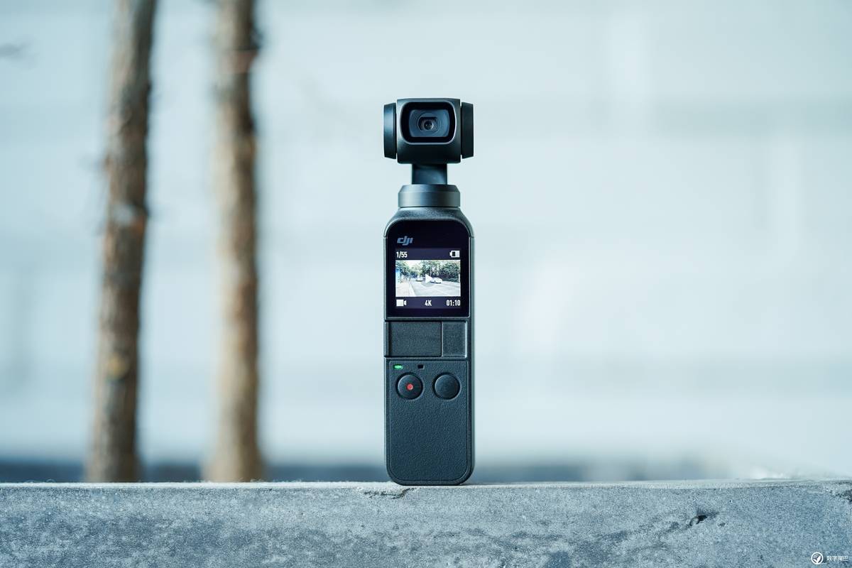 售价2499元大疆发布灵眸osmo口袋云台相机