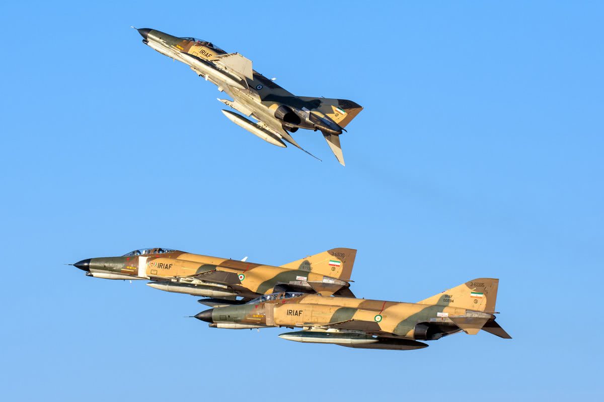 伊朗航展上的军用飞机,被称作"波斯猫"的f14战斗机引人注目