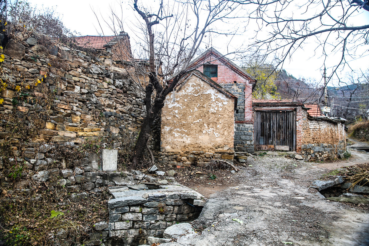 乡愁济南一个贫穷的山村却守候着一山的美景