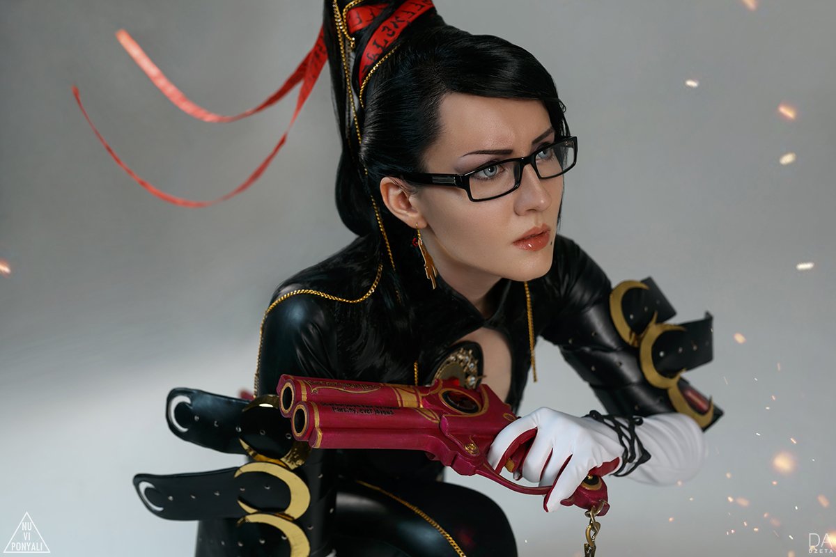 俄罗斯美女cos《猎天使魔女》贝姐 大胸御姐长腿撩人