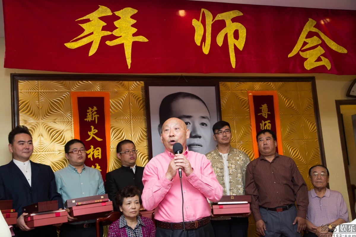 姜昆养出来的相声大师,4次拜师4次"叛师门",转入央视却不红