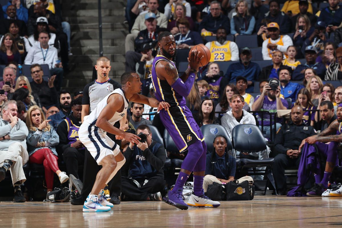 眼神防守 进攻犯规 三不沾 明明砍下三双,他却成了湖人背锅侠