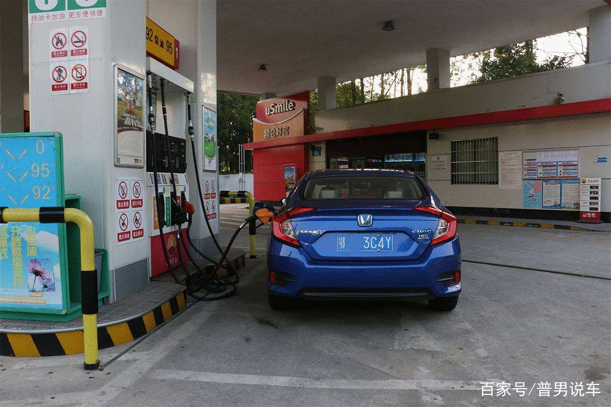 每次加油只加200元,怪不得很多车主抱怨汽车寿命短,别再弄错