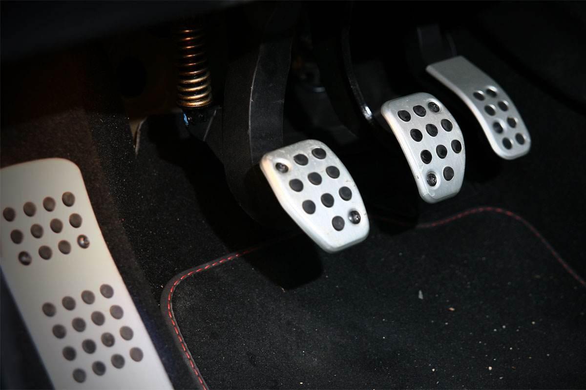 汽车大百科:"越踩刹车,车速越快"的真正原因有哪些