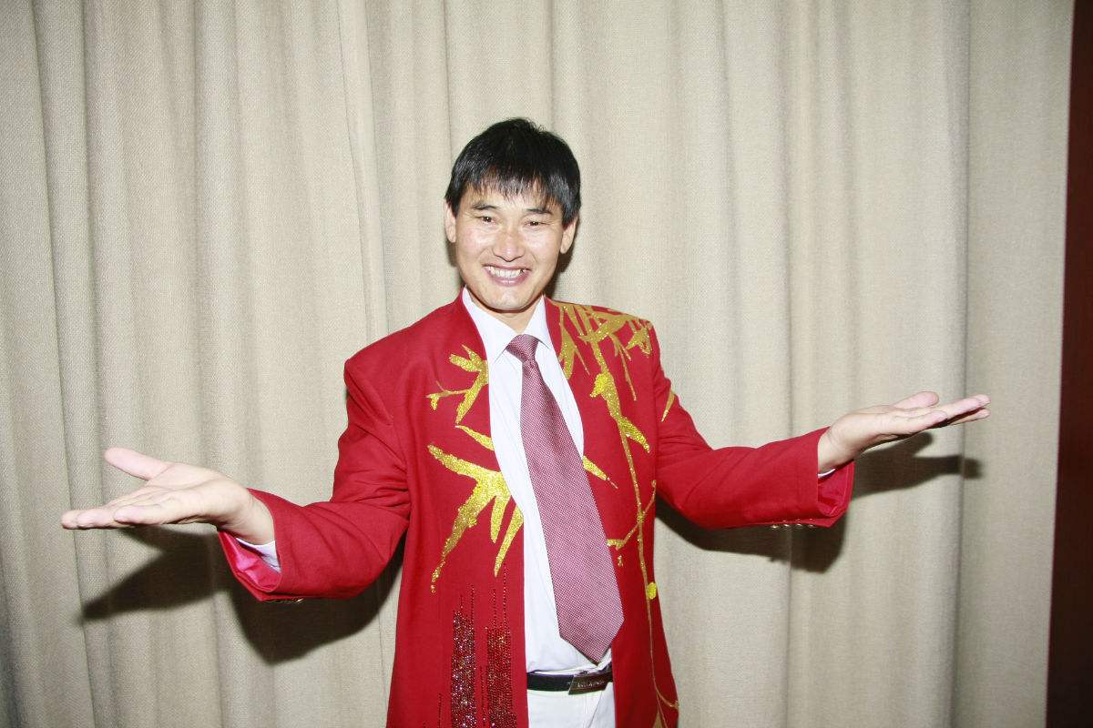 正是安享晚年的时候,这样的马广福很多网友都觉得他才是真正的艺术家