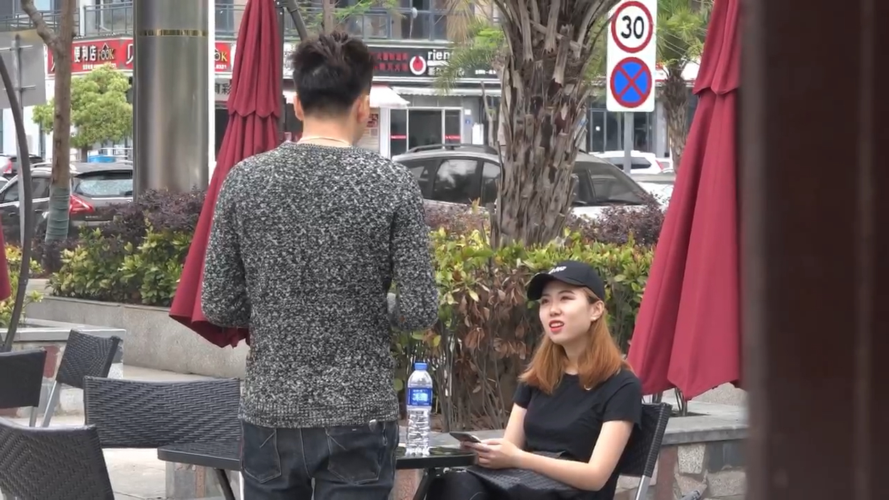 秒拍 搭讪 美女街头搭讪美女,一分钟拿下微信,美女应该认真撩