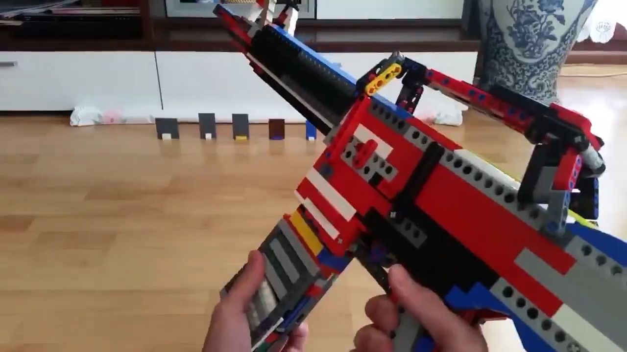 德国一位叫Kevin的网友,用乐高做出一把玩具枪