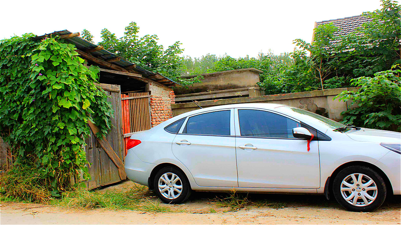 而且农村买的小汽车价格也没有低于十来万的.