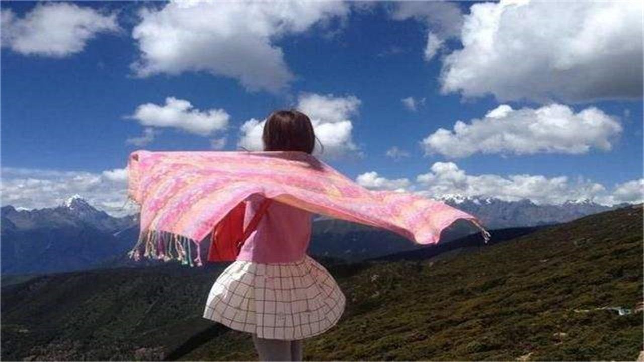 为什么川藏线的穷游女,不穿裤子爱穿裙子?老司机:这是为了方便