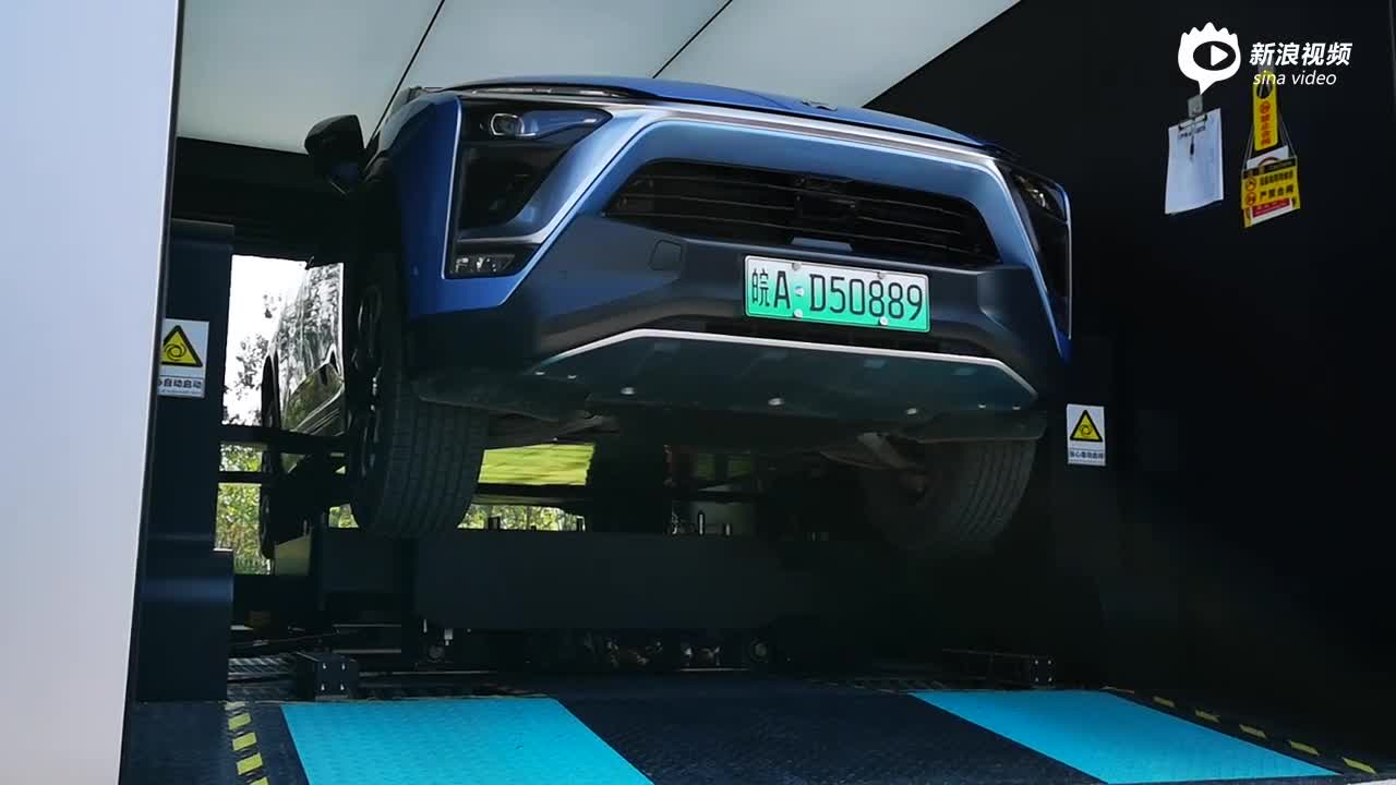 蔚来ES8换电站演示