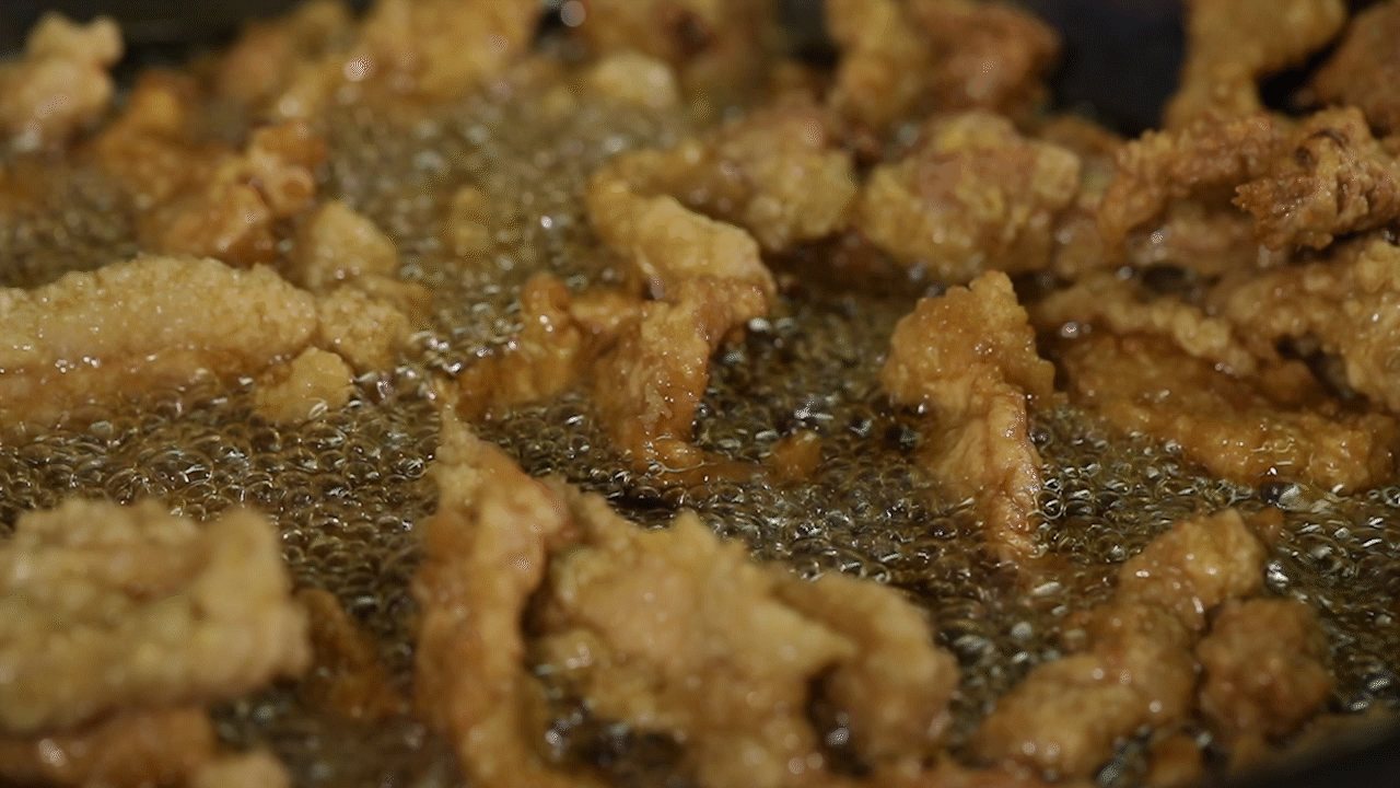 四川人用五花肉炸酥肉,加了花椒的全能川味小吃,隔壁小孩馋哭了