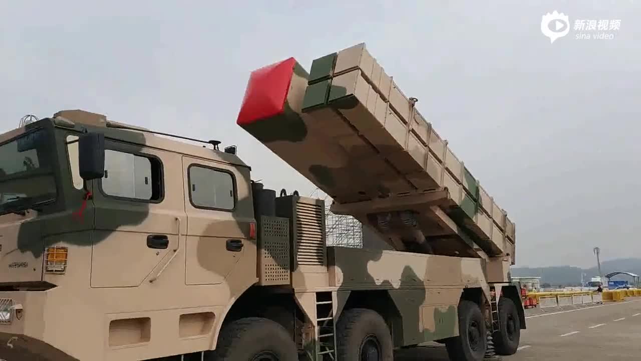 疑似中国国产m20战术导弹与远火合体发射车亮相珠海航展
