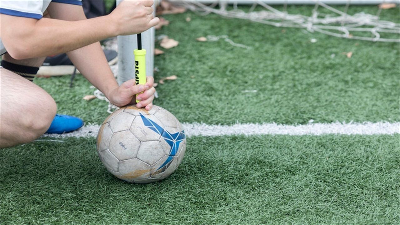 老外大胆实验:把足球换成氦气会怎么样?进球效果立竿见影