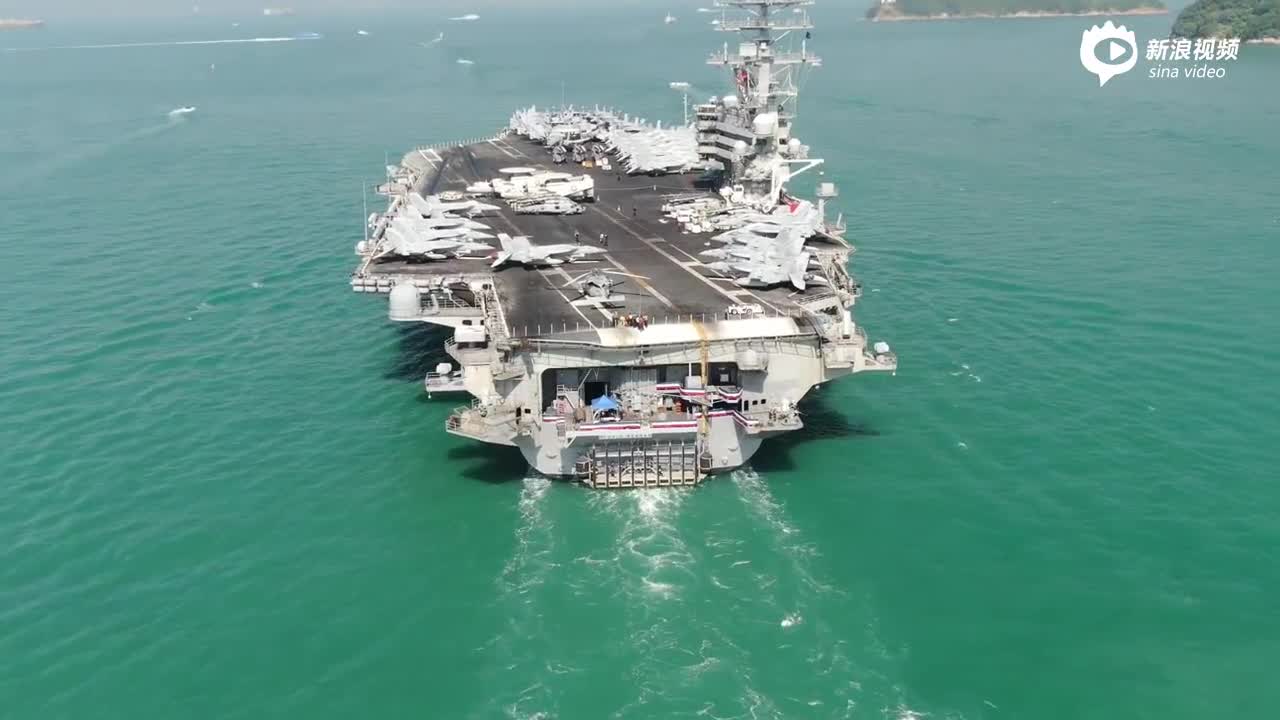 美国海军里根号航空母舰驶入中国香港