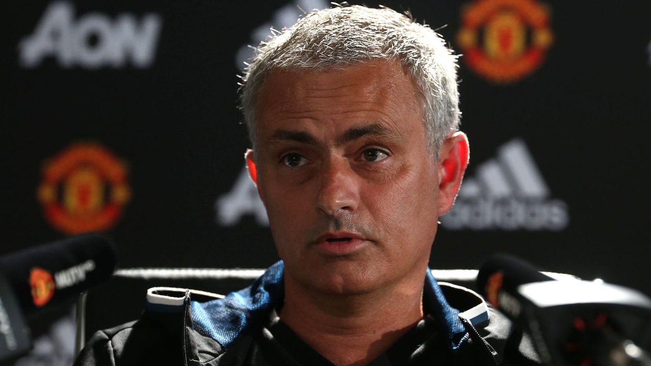 自从带领着波尔图勇夺欧冠之后,穆里尼奥就一直是媒体的焦点之所在.