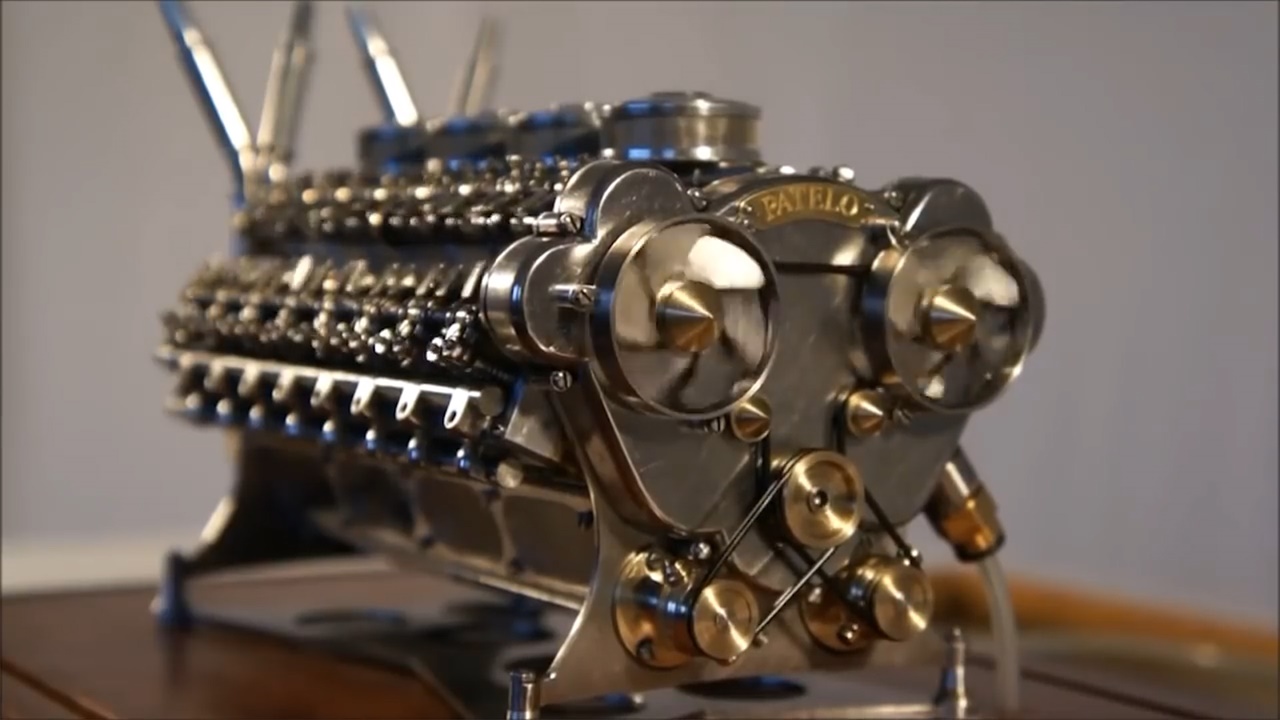 地球首台32缸发动机,拳头大小,竖硬币不怕倒,不愧是德国制造