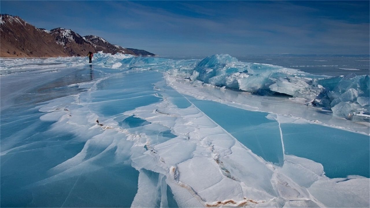 世界上最深湖,冰封期长达一个月,冰封厚度有2米多!