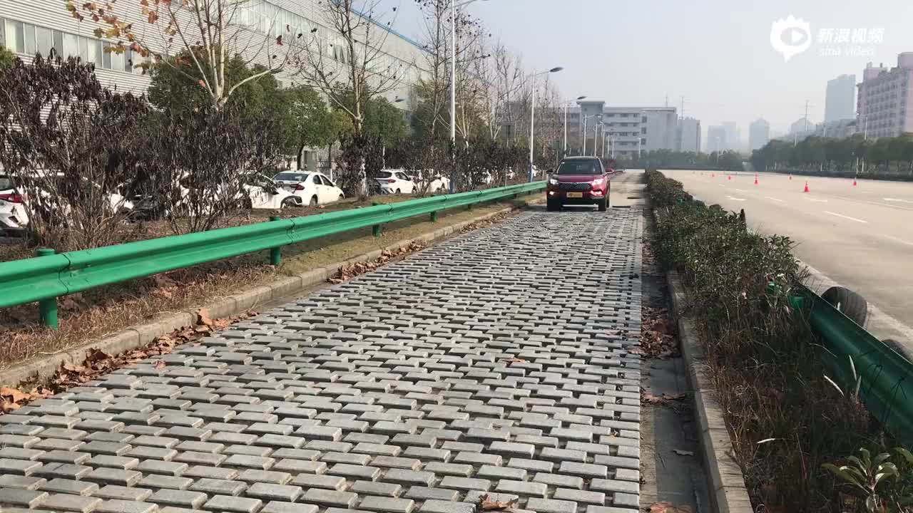 江淮瑞风S4过石块路