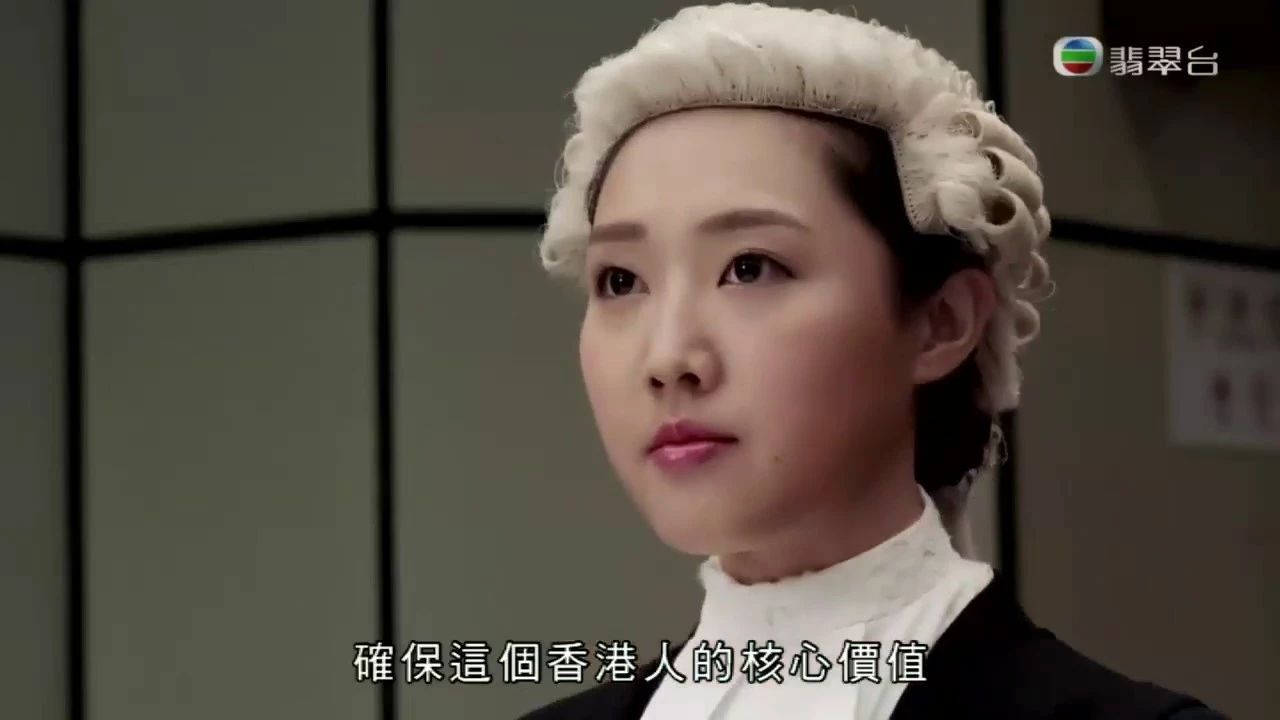 27岁tvb小花凭台庆剧律师角色人气急升而这次在台庆剧《是咁的,法官