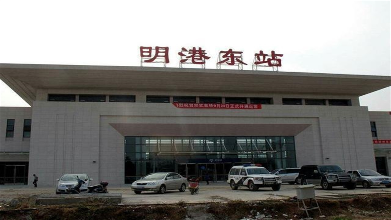 明港镇机场是由驻马店和信阳共同建立的,目前已经开通了很多条航线