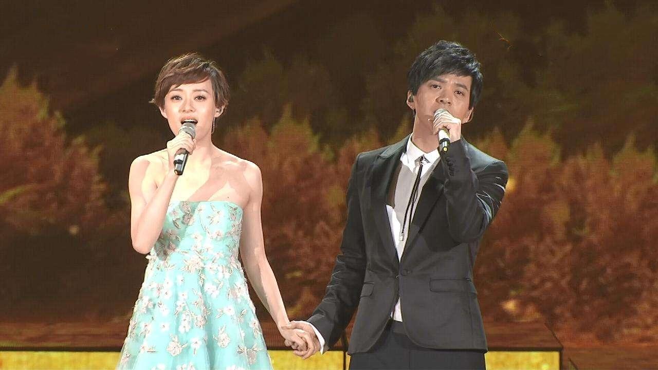 春晚真唱的艺人王力宏临危不乱圈粉无数梅艳芳演砸后借酒浇愁